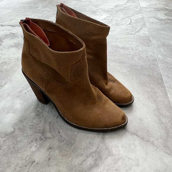 DV by Dolce Vita Womens Heel‎ Pointed Toe Booties Size 6 Camel Brown Suede - Picture 1 of 10